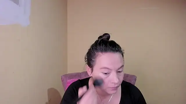 lauraguzman online show from 15, 7, 2026