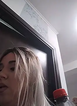 AdelinaJude online show from 26, 9, 2025