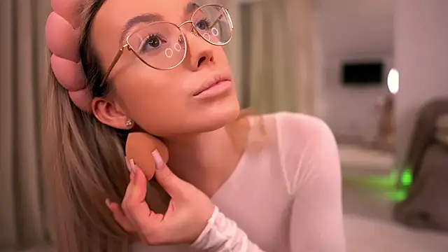 KylieJoyce online show from 18, 4, 2026