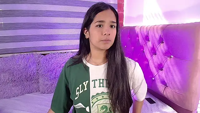 Snapshot of Maeena chatting on 3, 2, 2025 Maeena online show from 3, 2, 2025