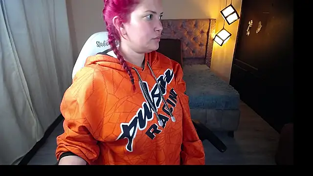 brithany smiith  online show from 6, 2, 2025