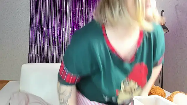 Seductive She Wolf online show from 15, 2, 2025