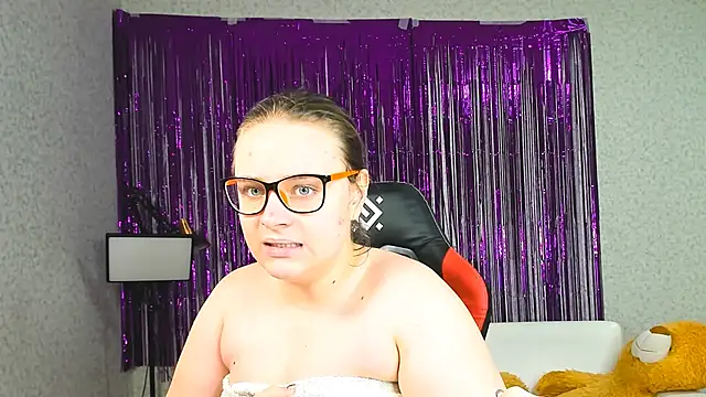 Seductive She Wolf online show from 4, 3, 2025