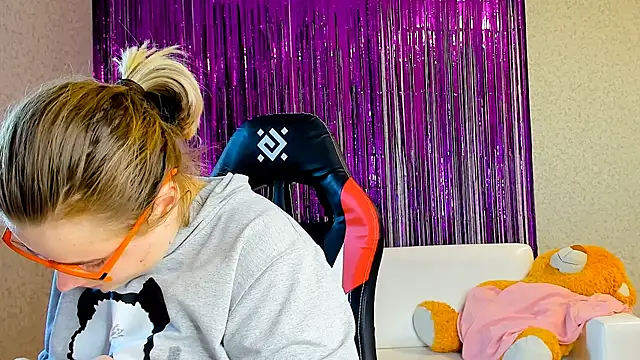 Seductive She Wolf online show from 7, 3, 2025