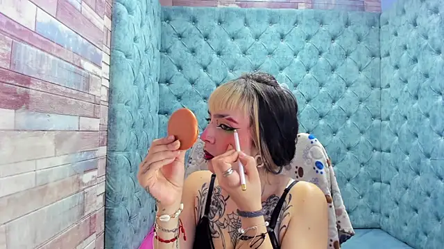 Samantha Smiith online show from 14, 12, 2025