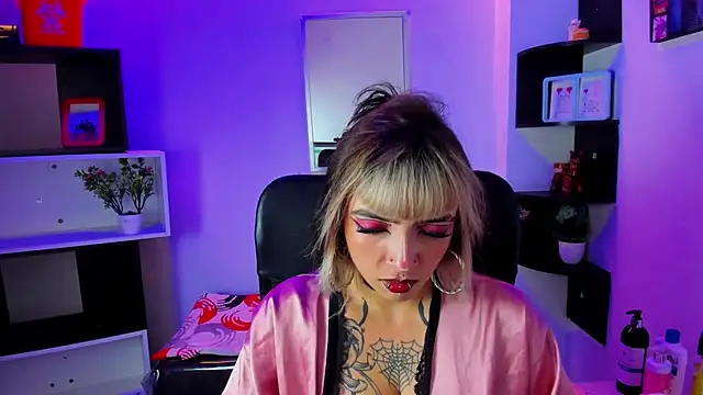 Snapshot of Samantha_Smiith chatting on 9, 7, 2026 Samantha Smiith online show from 9, 7, 2026