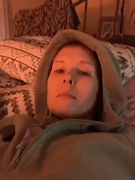 Snapshot of KatieBARBiE98 chatting on 11, 11, 2025 KatieBARBiE98 online show from 11, 11, 2025