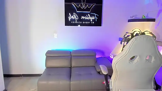 Snapshot of CamilaHarperr_ chatting on 13, 2, 2025 CamilaHarperr online show from 13, 2, 2025