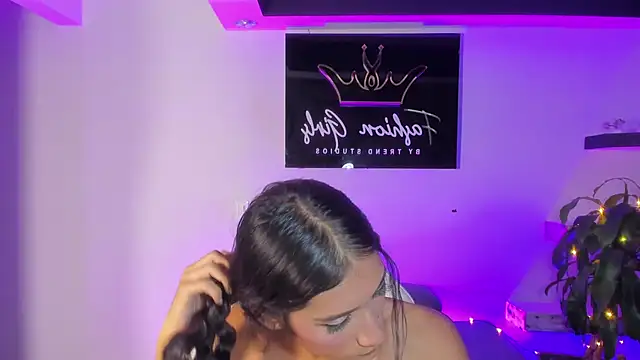 Snapshot of CamilaHarperr_ chatting on 25, 2, 2025 CamilaHarperr online show from 25, 2, 2025