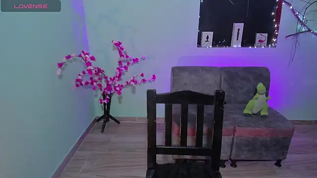 Snapshot of CamilaHarperr_ chatting on 4, 12, 2025 CamilaHarperr online show from 4, 12, 2025