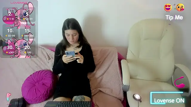 Snapshot of Tesa_cute chatting on 8, 11, 2025 Tesa cute online show from 8, 11, 2025