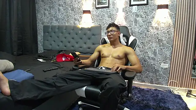 Snapshot of chriss_jones1 chatting on 23, 9, 2025 chriss jones1 online show from 23, 9, 2025