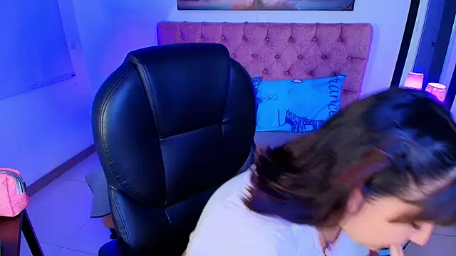 Emma monserrat online show from 21, 11, 2025