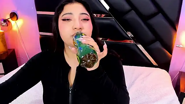 Snapshot of Emma_monserrat chatting on 15, 7, 2026 Emma monserrat online show from 15, 7, 2026