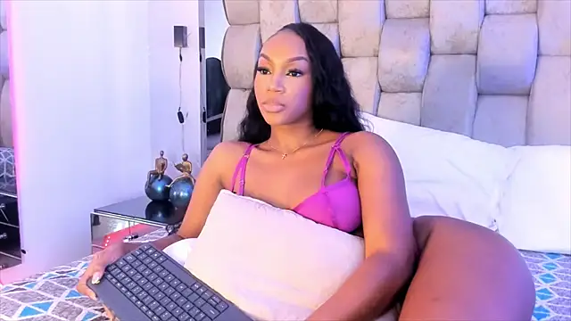 ChaynnaCooper online show from 18, 1, 2025