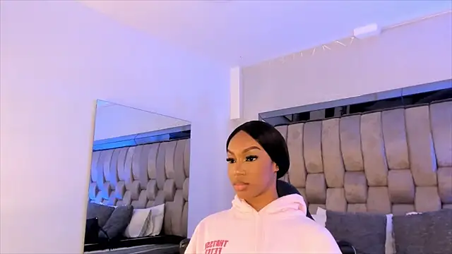 ChaynnaCooper online show from 10, 2, 2025