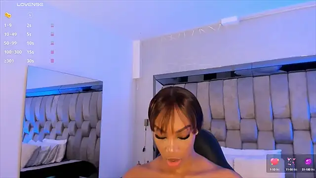 ChaynnaCooper online show from 5, 3, 2025