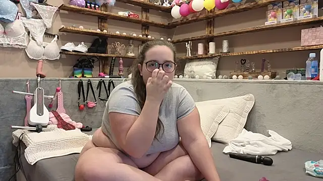 Kimberly-Caprice online show from 25, 2, 2025