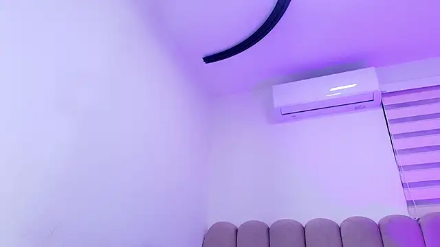 nicol f online show from 6, 4, 2026