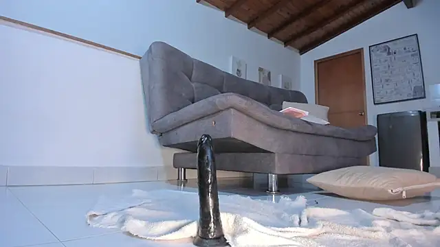 thecurvy girl online show from 25, 2, 2025