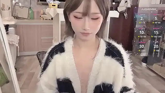 Snapshot of -XunMengLong- chatting on 17, 2, 2025 -XunMengLong- online show from 17, 2, 2025