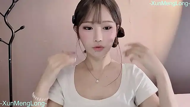 Snapshot of -XunMengLong- chatting on 12, 4, 2026 -XunMengLong- online show from 12, 4, 2026