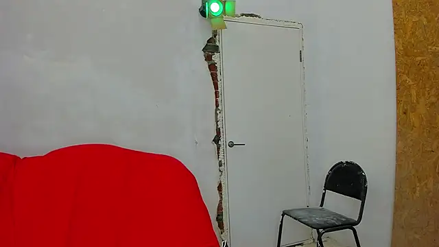 Snapshot of YourSuperModel chatting on 28, 1, 2025 YourSuperModel online show from 28, 1, 2025