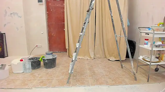 Snapshot of YourSuperModel chatting on 1, 2, 2025 YourSuperModel online show from 1, 2, 2025