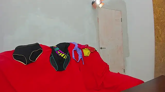 Snapshot of YourSuperModel chatting on 14, 2, 2025 YourSuperModel online show from 14, 2, 2025