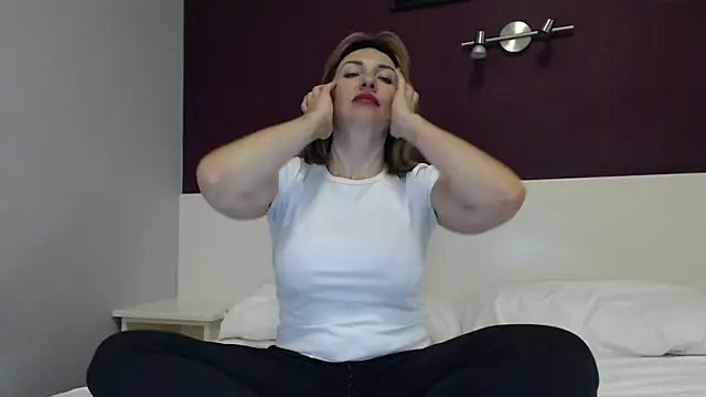 Mallinia online show from 1, 2, 2025