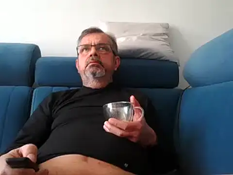 axecoman60 online show from 16, 2, 2025