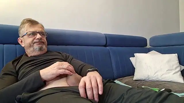 axecoman60 online show from 26, 2, 2025