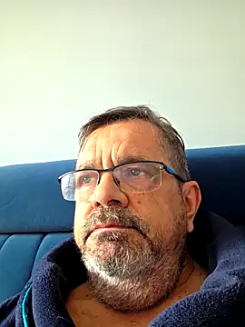 axecoman60 online show from 4, 2, 2026