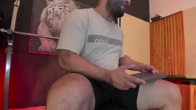Snapshot of Luke__09 chatting on 8, 7, 2026 Luke 09 online show from 8, 7, 2026