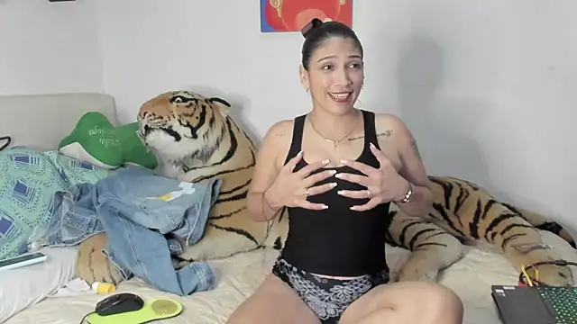 Snapshot of micaelajones chatting on 7, 3, 2025 micaelajones online show from 7, 3, 2025