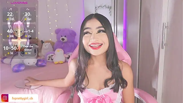 Snapshot of urfavprettygirl chatting on 28, 10, 2025 urfavprettygirl online show from 28, 10, 2025