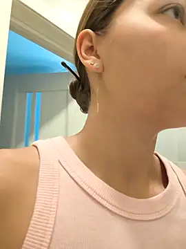 Snapshot of AliceBrayan chatting on 25, 9, 2025 AliceBrayan online show from 25, 9, 2025