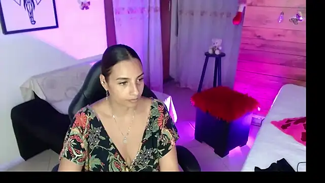 Snapshot of mykaelahoney chatting on 6, 3, 2026 mykaelahoney online show from 6, 3, 2026