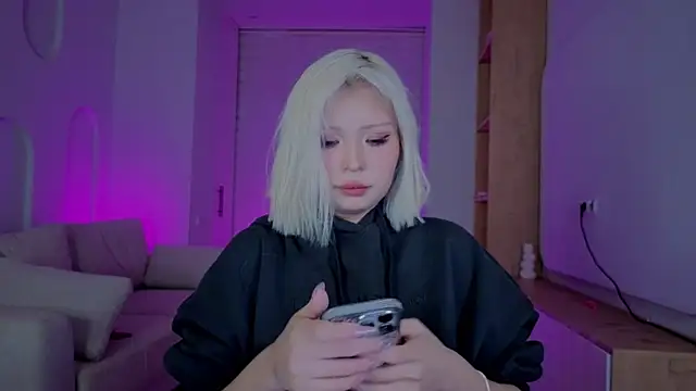 Snapshot of RileyMee chatting on 30, 9, 2025 RileyMee online show from 30, 9, 2025