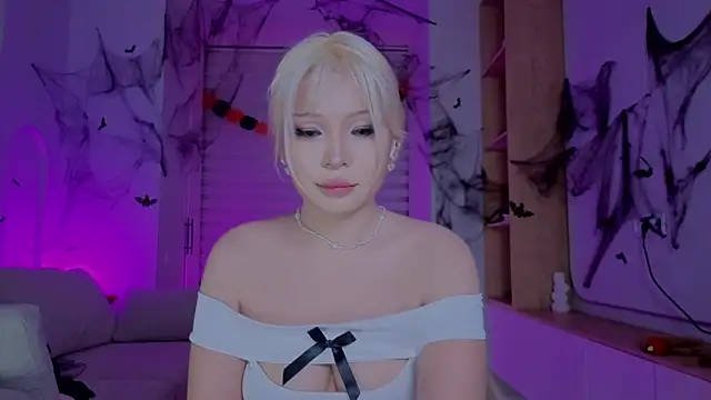 Snapshot of RileyMee chatting on 26, 10, 2025 RileyMee online show from 26, 10, 2025