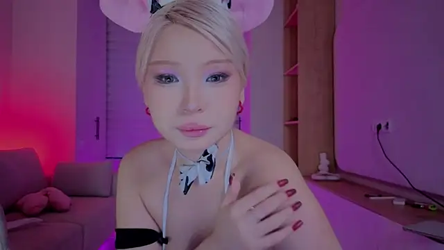 Snapshot of RileyMee chatting on 1, 11, 2025 RileyMee online show from 1, 11, 2025