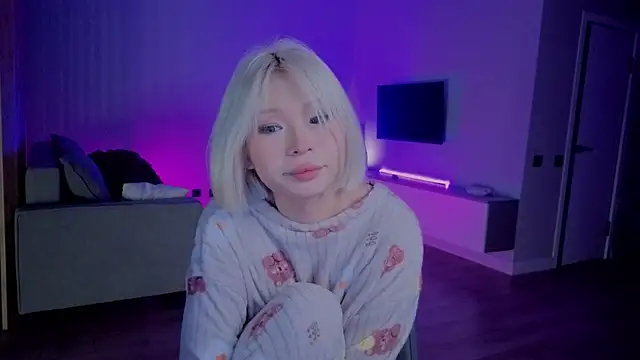 Snapshot of RileyMee chatting on 10, 11, 2025 RileyMee online show from 10, 11, 2025