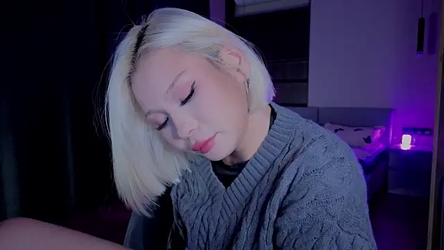 Snapshot of RileyMee chatting on 16, 11, 2025 RileyMee online show from 16, 11, 2025