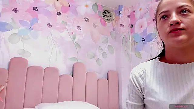 Snapshot of Annie_Cute18_ chatting on 17, 1, 2025 Annie Cute18 online show from 17, 1, 2025