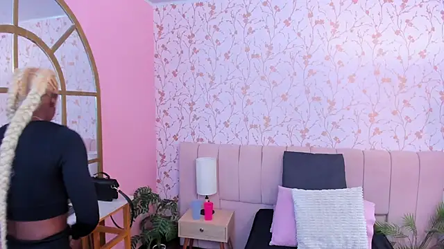 Snapshot of amber-hill chatting on 28, 11, 2025 amber-hill online show from 28, 11, 2025