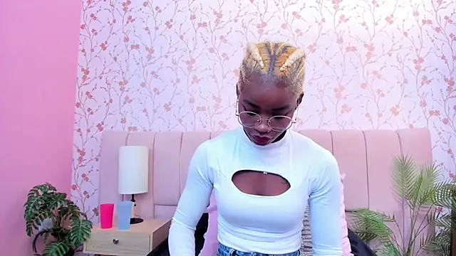 Snapshot of amber-hill chatting on 2, 12, 2025 amber-hill online show from 2, 12, 2025