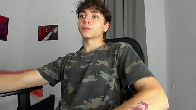 Snapshot of Joe23__ chatting on 4, 10, 2025 Joe23 online show from 4, 10, 2025