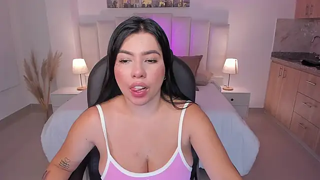 naomii campbell  online show from 27, 11, 2025