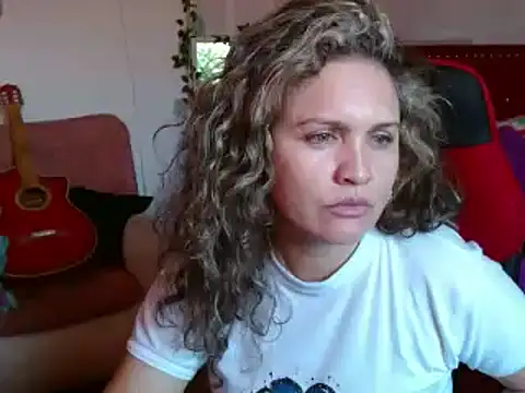 Snapshot of helenca43 chatting on 20, 2, 2025 helenca43 online show from 20, 2, 2025