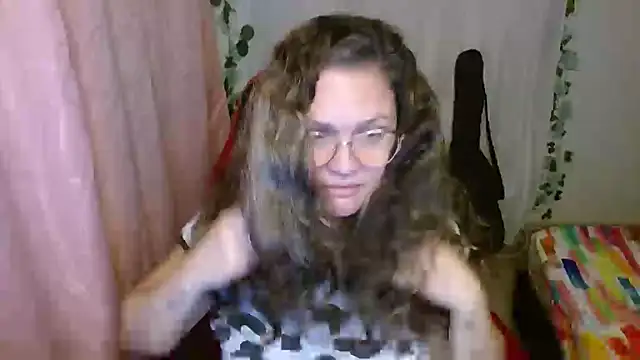 Snapshot of helenca43 chatting on 10, 10, 2025 helenca43 online show from 10, 10, 2025